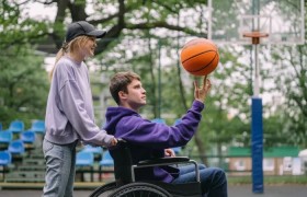 如何使用储蓄和投资来实现财务自由